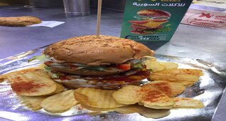 سندوتش برجر لحم جبنة وبيض